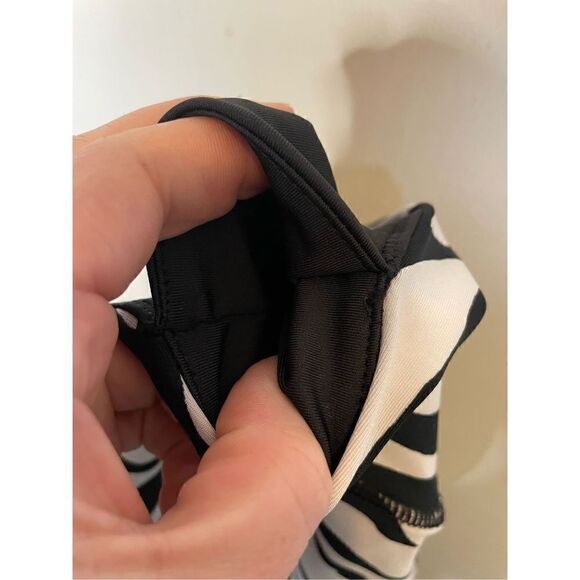 🔴 NWOT DKNY Sport High Waist Shorts in black and white zebra print! XS - Picture 12 of 12